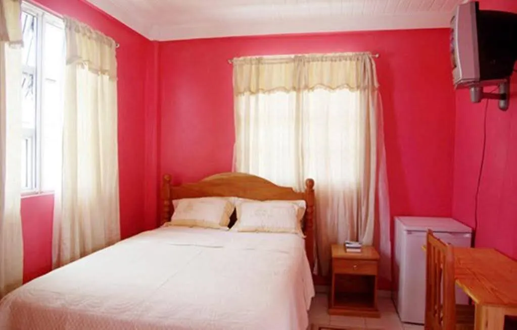 La Flamboyant Hotel Roseau